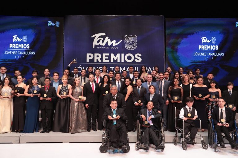 TAM-303-2017.-Entrega Gobernador Premio Estatal de la Juventud.(1)
