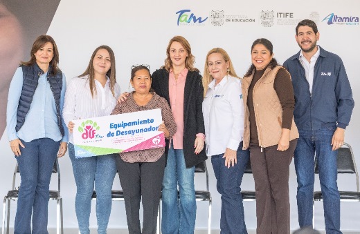 COPIA DIF-079-2018.-Mariana Gómez inaugura desayunador y entrega equipamiento a 16 escuelas de educación básica (3)