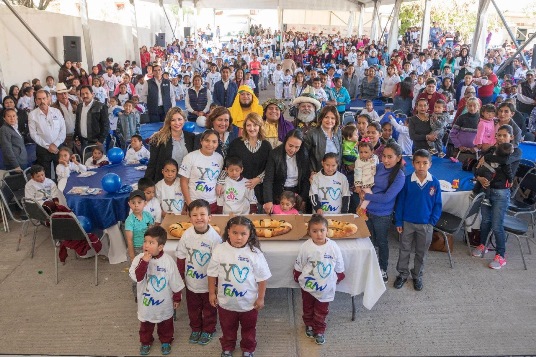 COPIA DIF-001-2019.-Festeja Mariana Gómez Día de Reyes con niñas y niños de Palmillas (2)