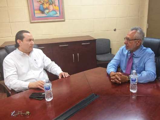 COPIA 26 Ab- Regidor Sergio Ojeda con el doctor Héctor González