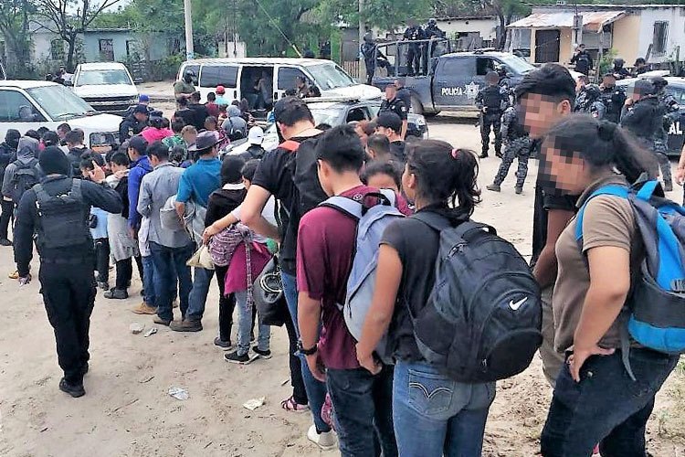Detienen a Migrantes que roban para comer