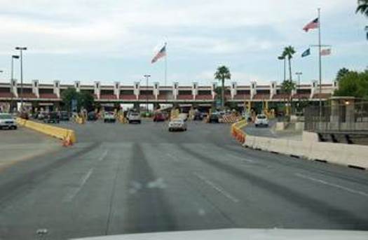 3 COPIA 8 May-Cambian carril para autobuses de pasajeros en puente Juárez-Lincoln - copia