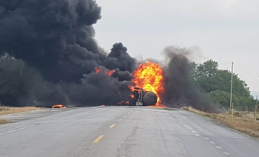 Se incendia unidad cargada con combu