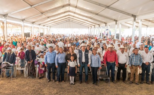COPIA DIF-139-2019.-Con “Un Gobierno Cerca de Ti”, Gobernador del Estado y Presidenta del DIF Tamaulipas siguen recorriendo la entidad (8) - copia