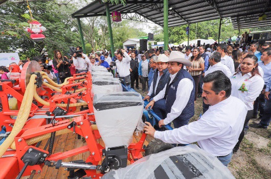 COPIA SRU-056-2019.-A través de la brigada “Un Gobierno Cerca de Ti”, productores modernizan sus equipos agrícolas (1)