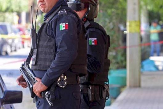 POLICÍAS A LA CABEZA