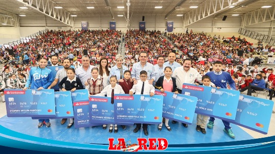 1 COPIA 18 Feb-Entrega alcalde Enrique Rivas 17 mil Becas Escolares (2)