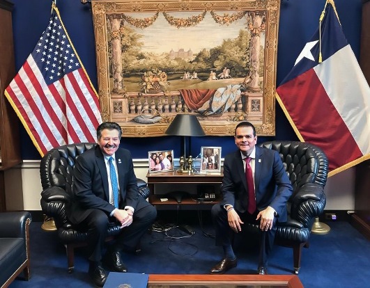 1 COPIA 12 Mar- En el Laredo Day, en Washington, los alcaldes Pete Saenz y Enrique Rivas Cuellar