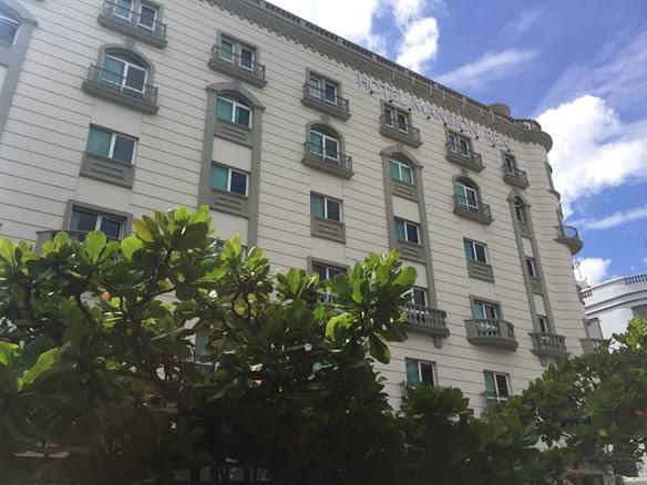 2 HOTELES