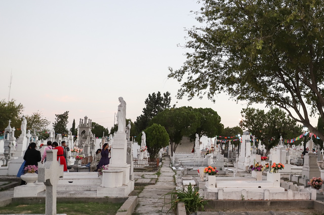 2 7 May-Amplían el cierre de panteones de Nuevo Laredo