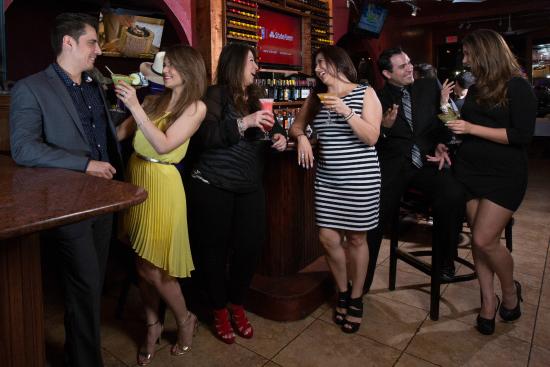 3 Cierran bares, cantinas en Texas