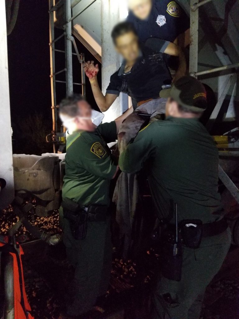 3 Salvan la vida a indocumentado mexicano