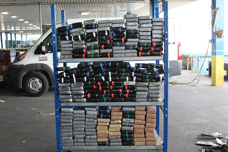 3 Localizan cocaína entre chatarra de aluminio