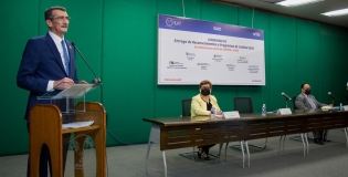 Entregan a la UAT reconocimientos de acreditaci