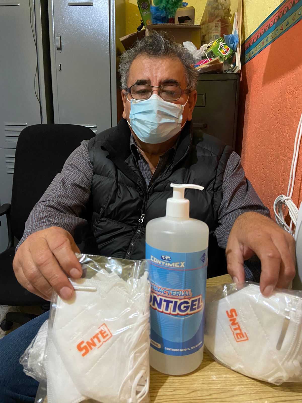 Entrega SNTE insumos contra Covid a maestros en el Valle de San