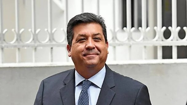 2 AMPARAN DE NUEVO A CV.