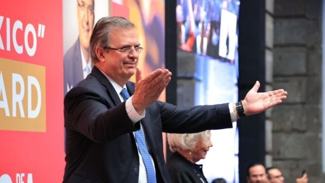 Ebrard propone crear la Secretaría de la 4T con hijo de