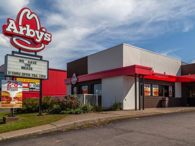 Empleada de restaurante muere atrapada en un congelador