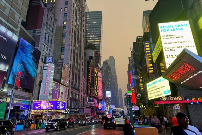 Nueva York regresa al uso del cubrebocas... por humo de los incendios en Canadá