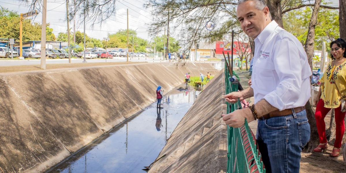Permanente limpieza y mantenimiento en canales y plazas de la urbe ...