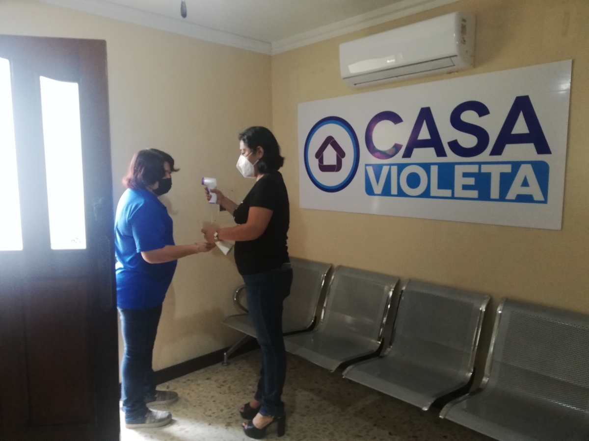 2 Urge casa violeta