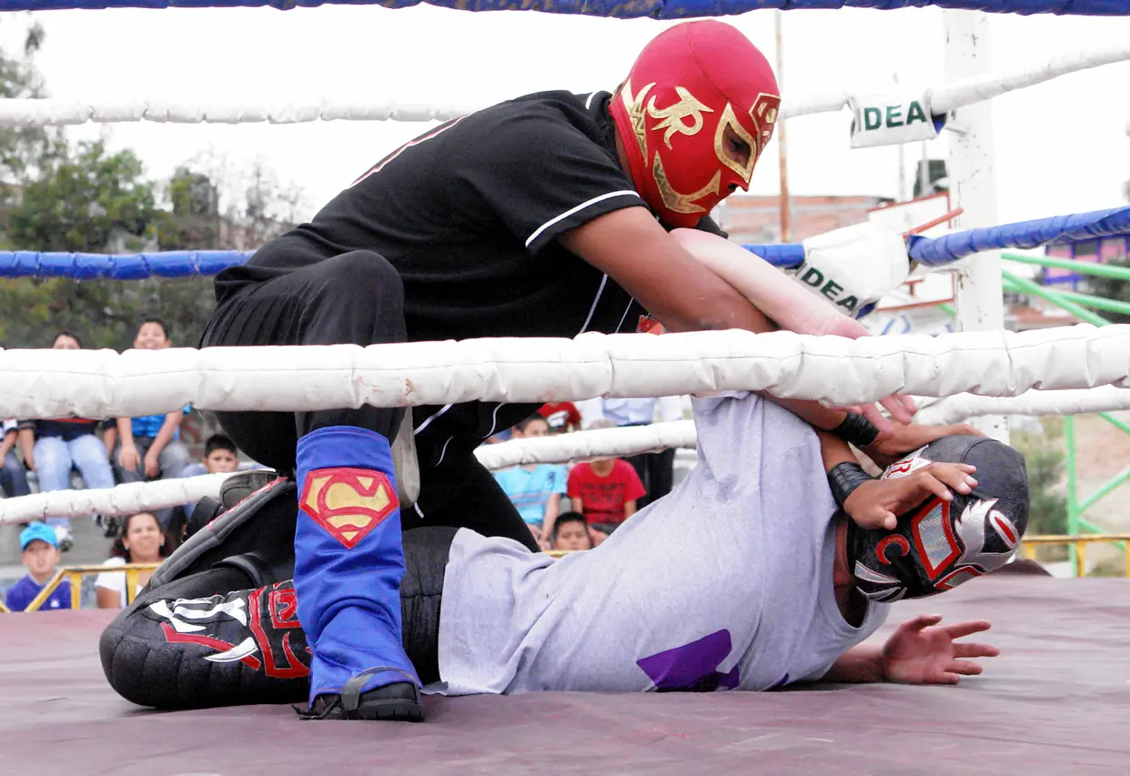 3 LUCHA