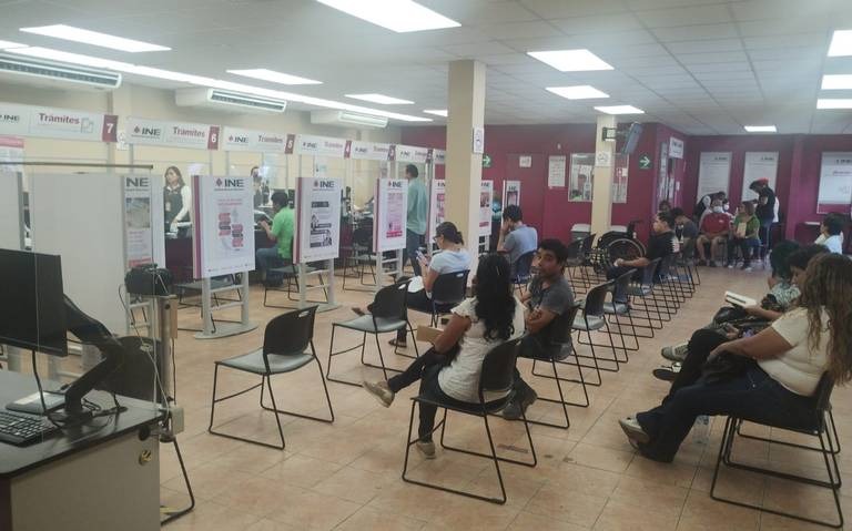 2 Más de 700 personas