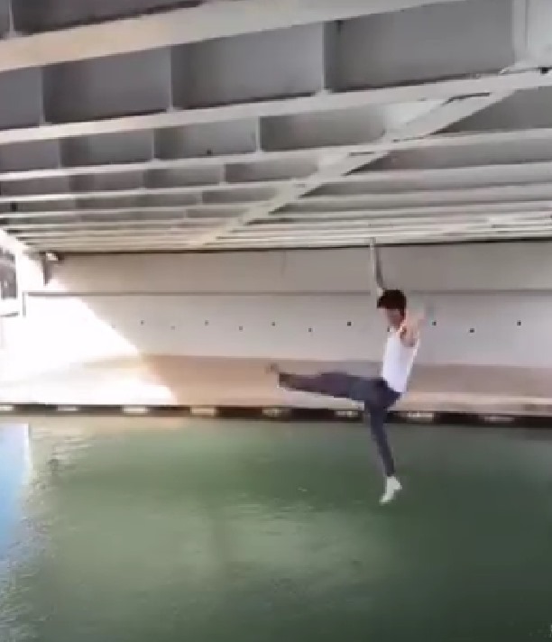 2 Van contra