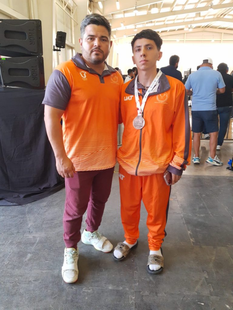 2 Cuelga bronce