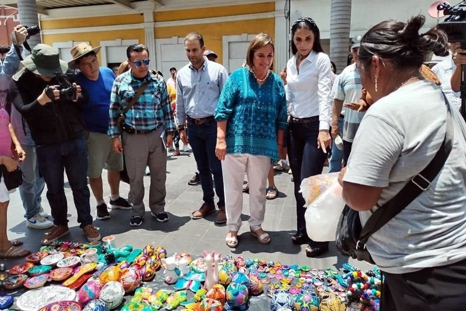 2 más