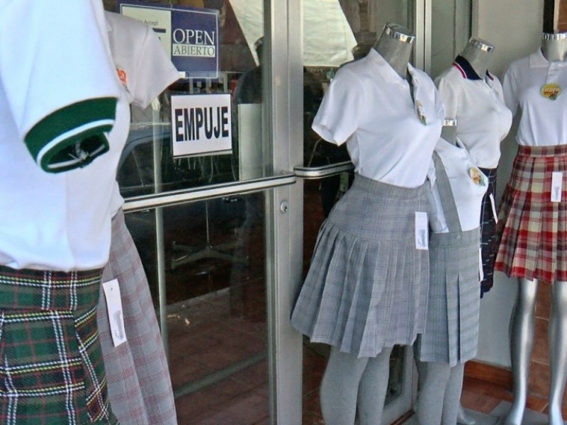 2 Uniformes escolares