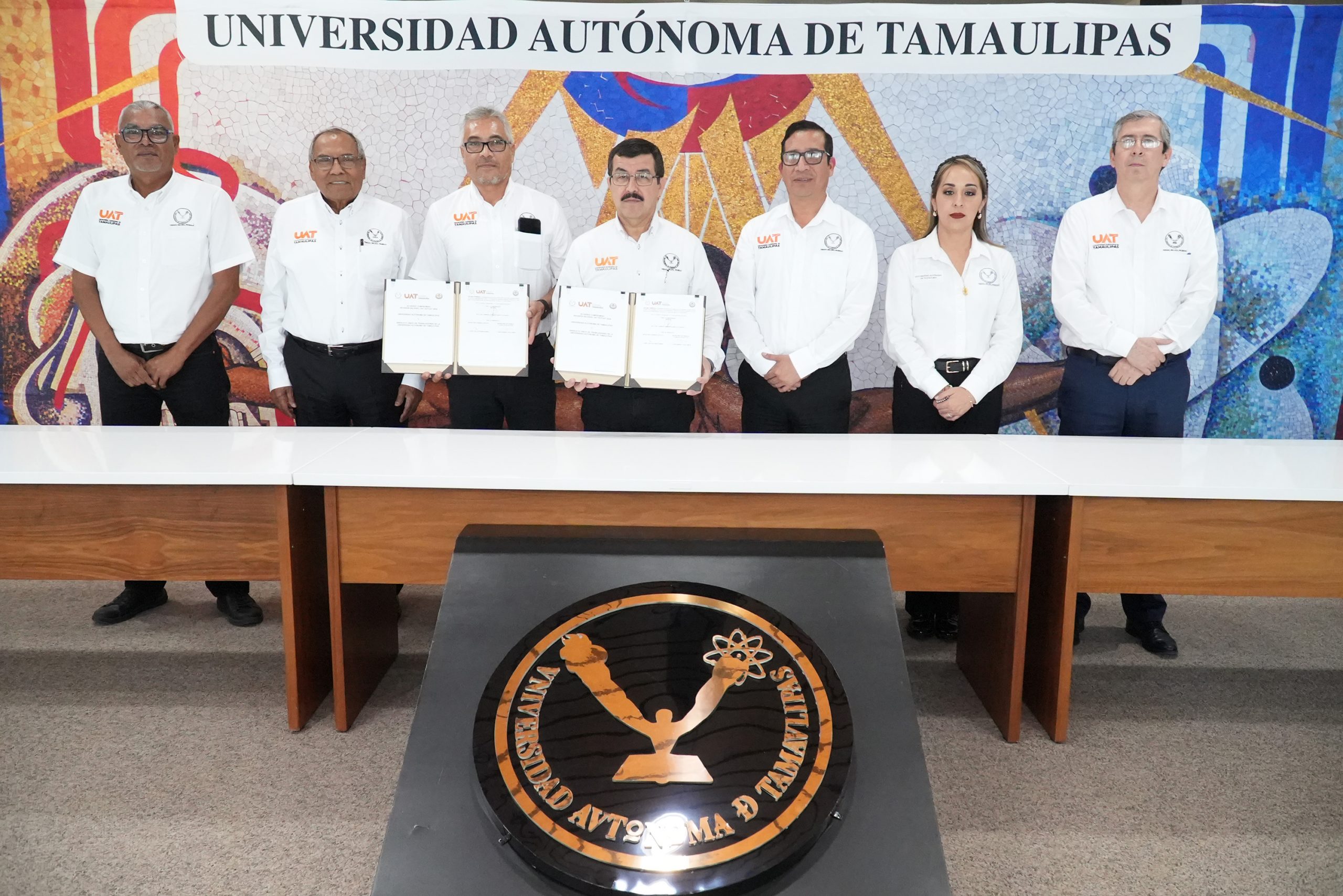 1 CONTRATO