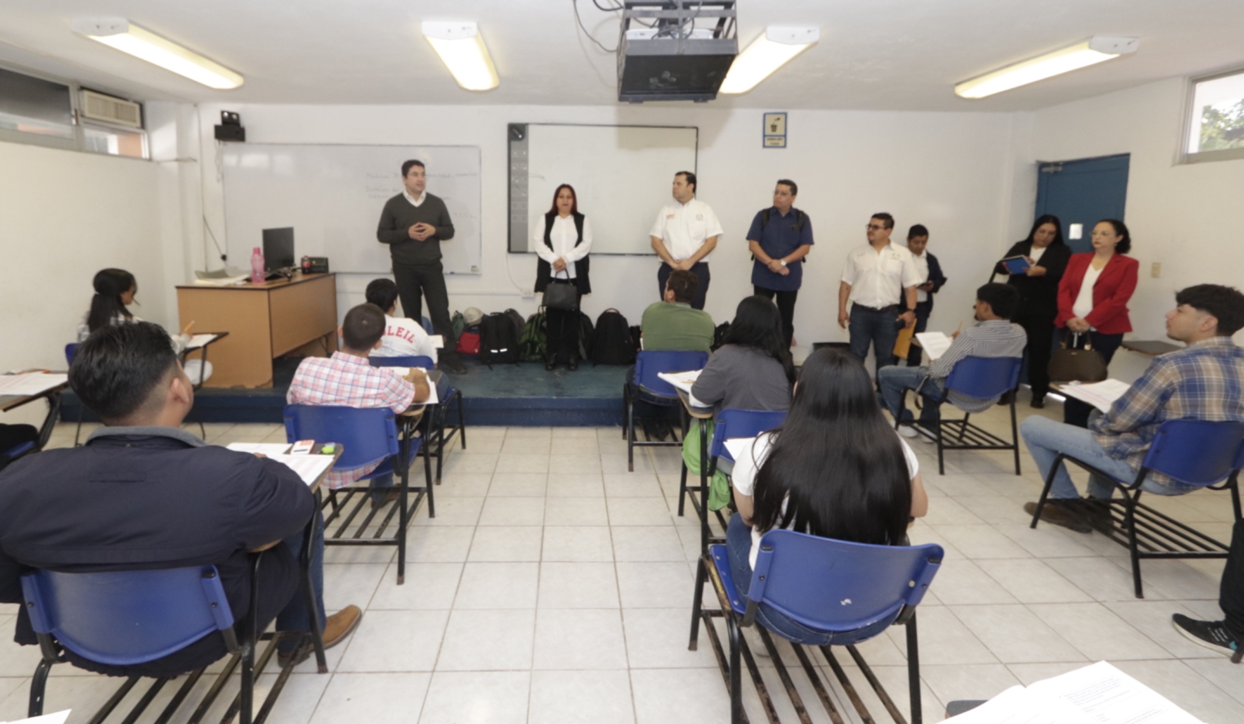 3 Presentan