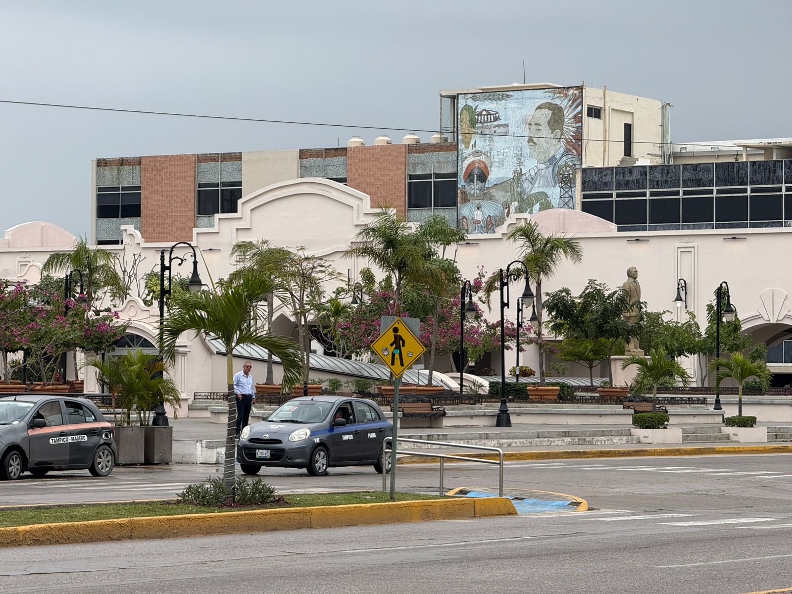 3 PLAZA