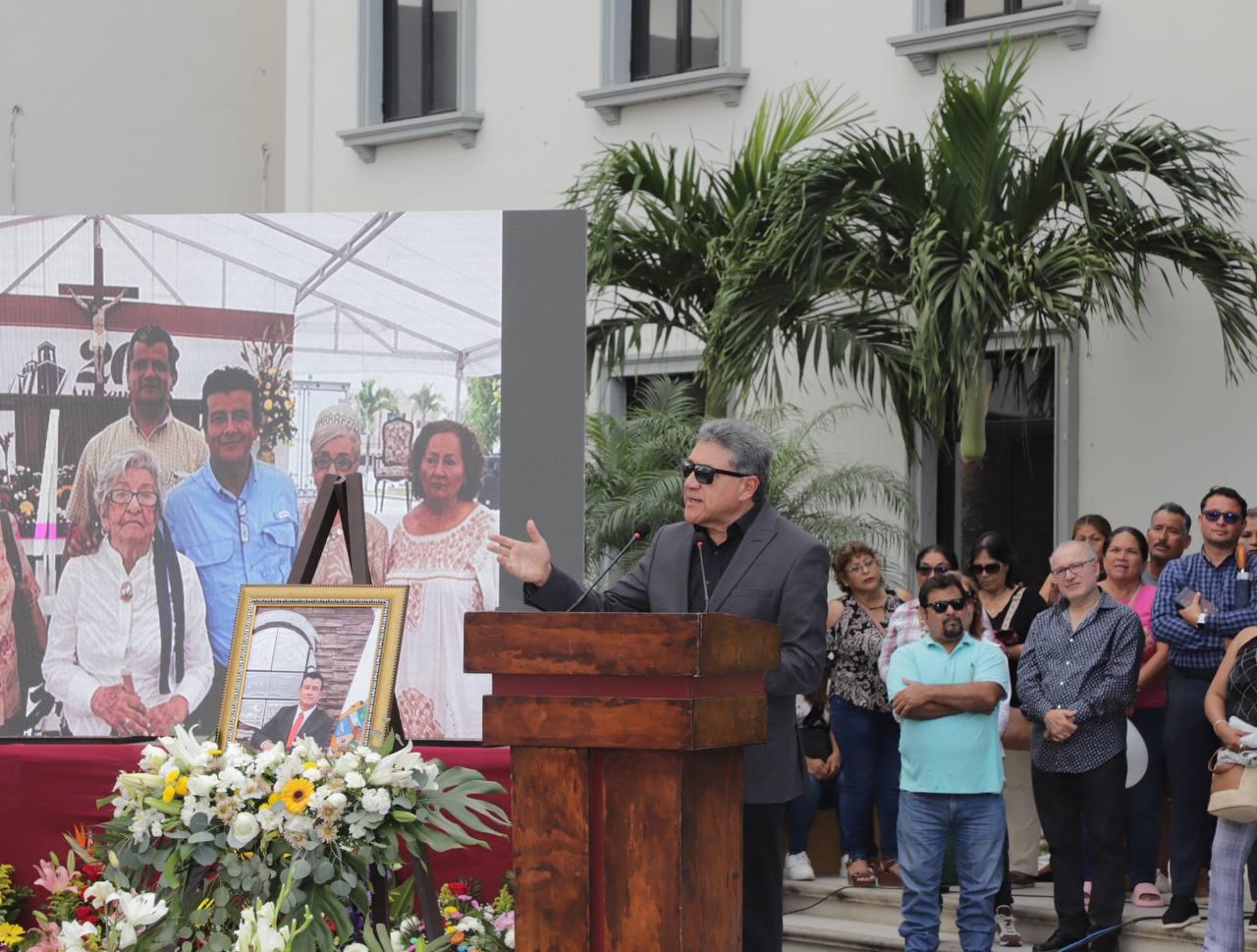 1 HOMENAJE