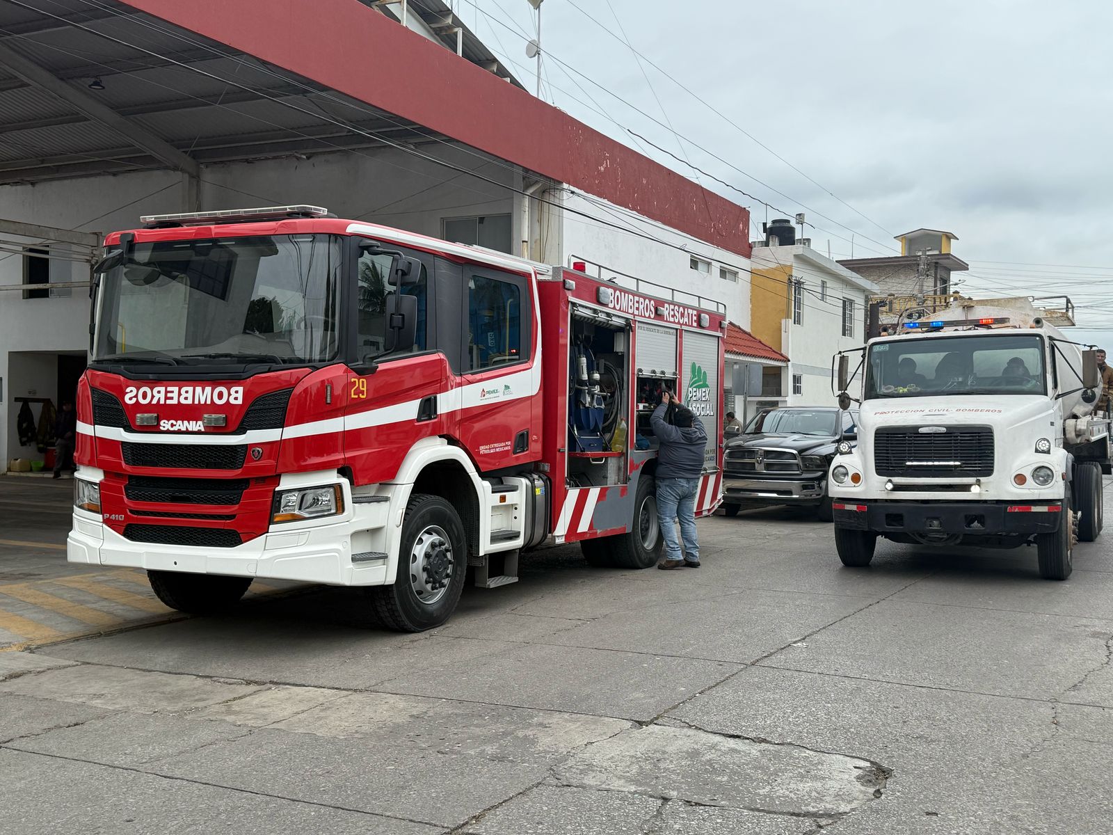 3 BOMBEROS