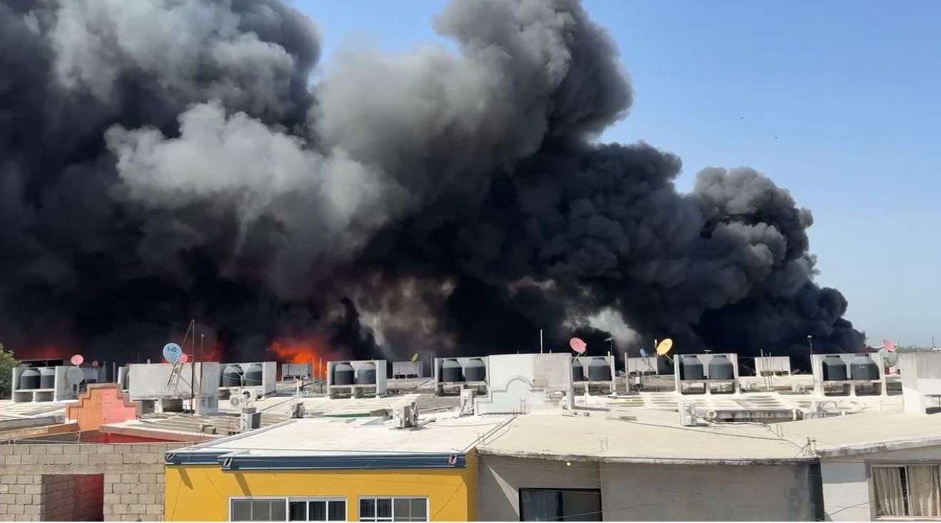 1 COLUMNA GIGANTE DE HUMO