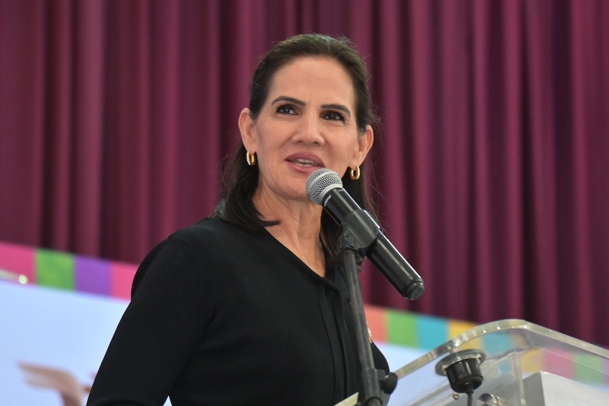 2 LUZ ADRIANA
