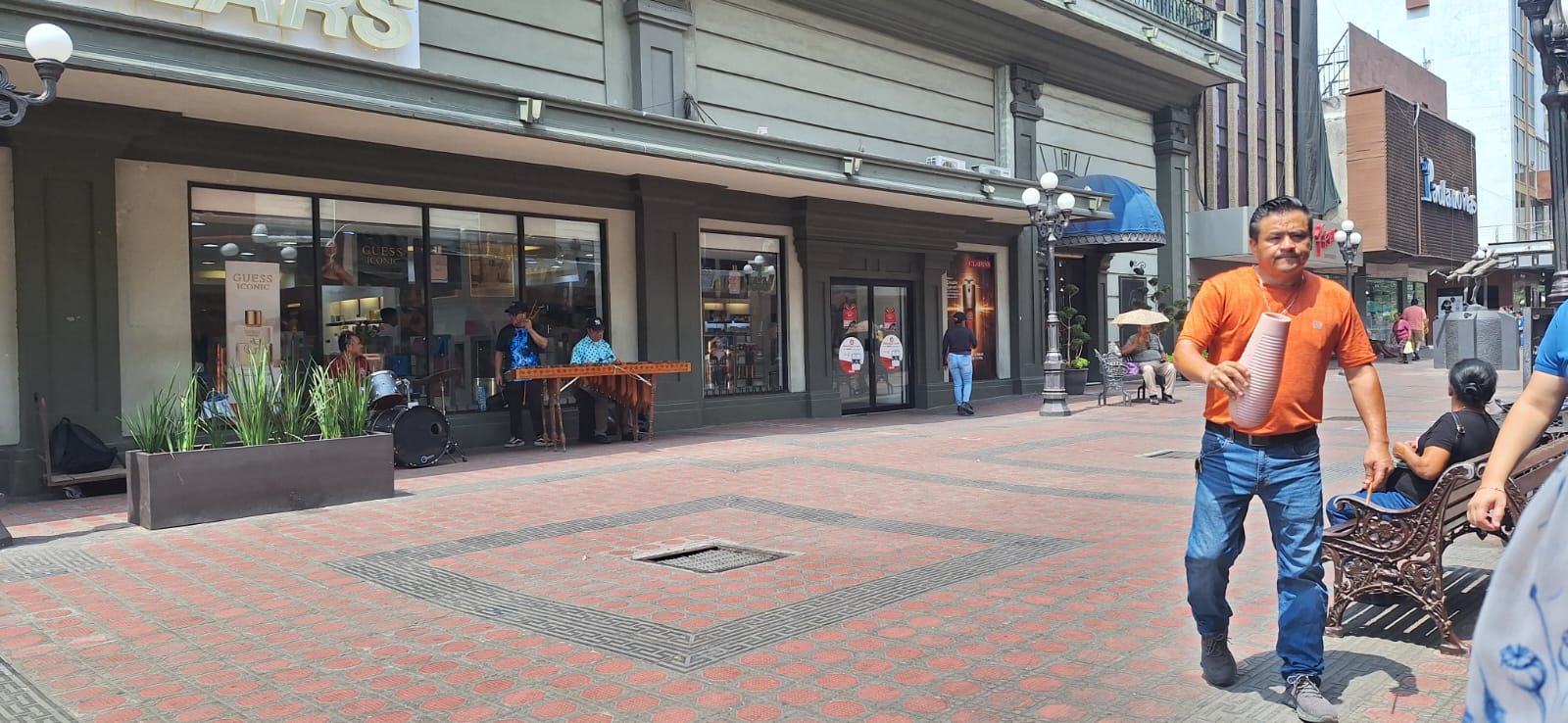 2 COMERCIANTES