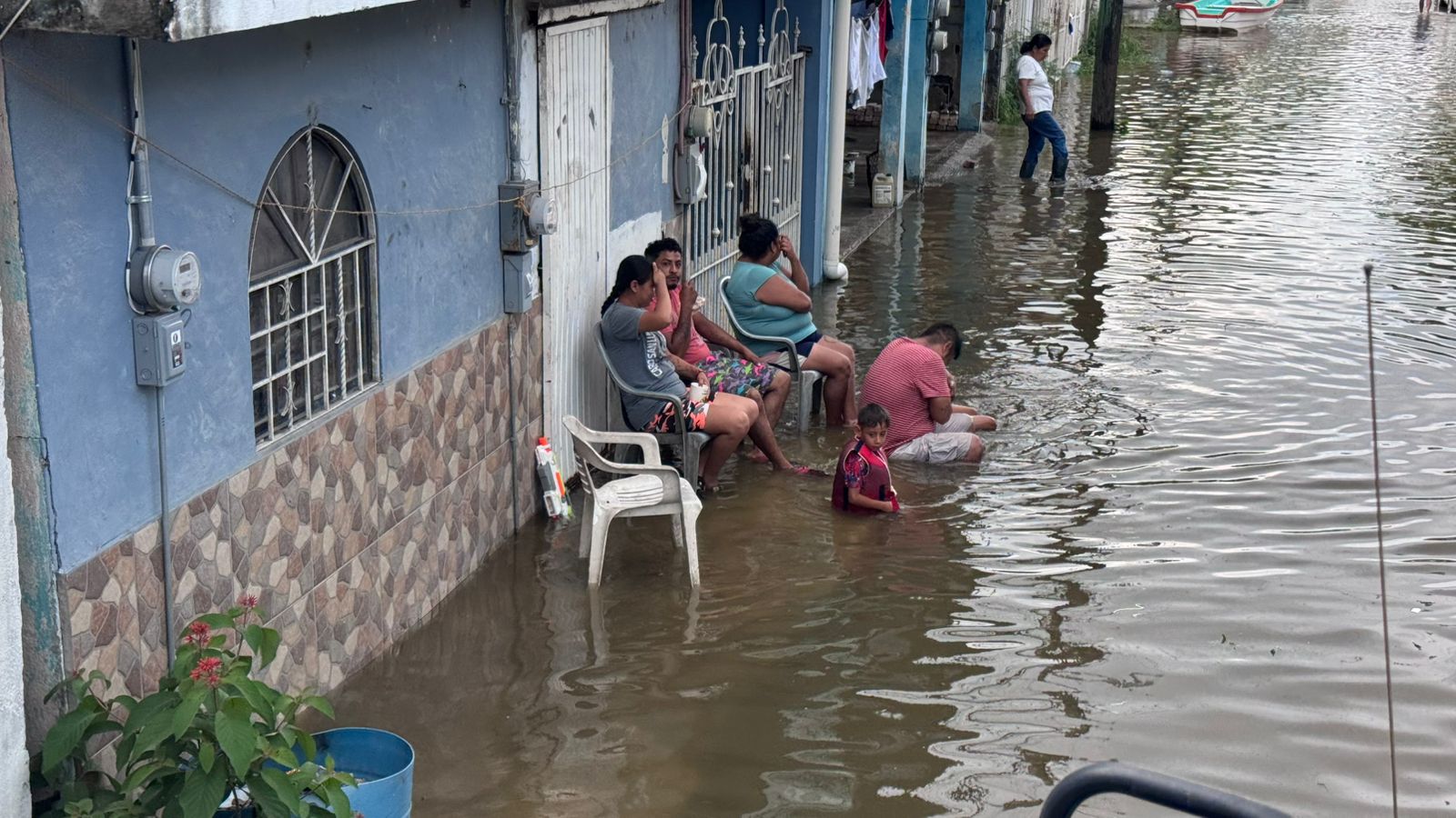 3 BAÑISTAS