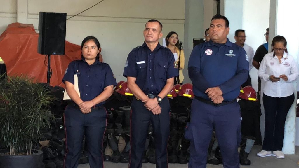 3 BOMBEROS
