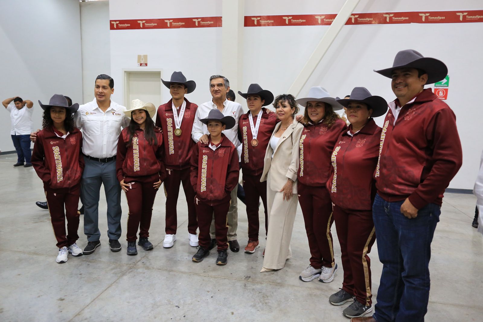1 CAMPEONES