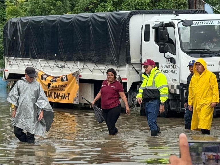 1 ENTRE EL AGUA