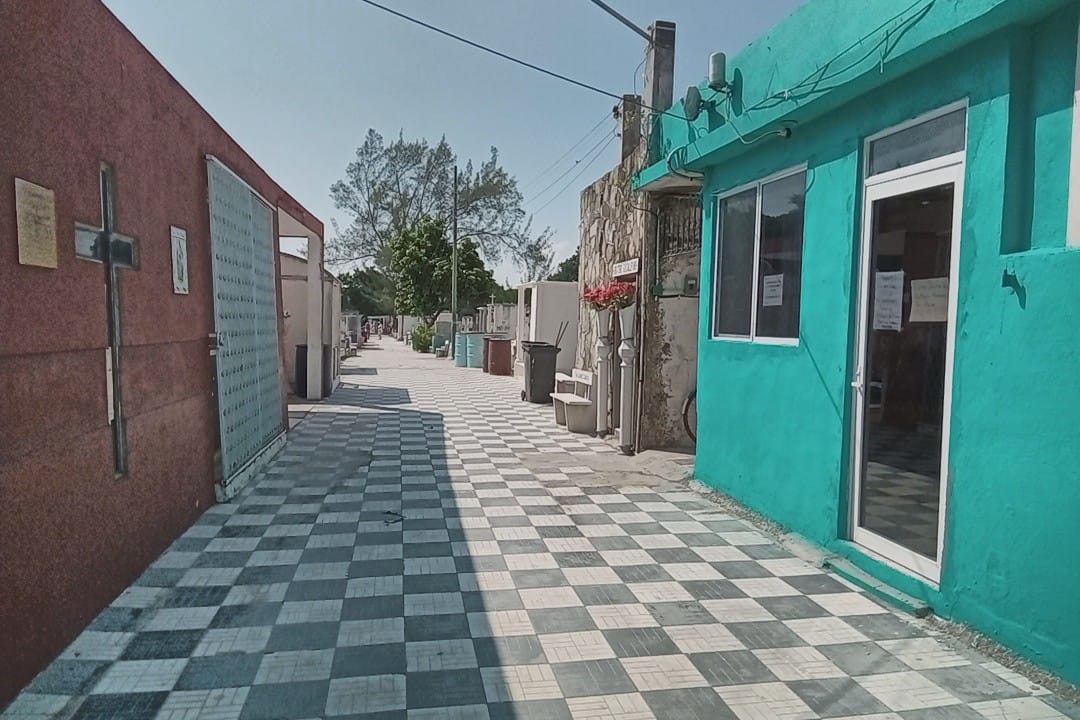 3 PANTEONES