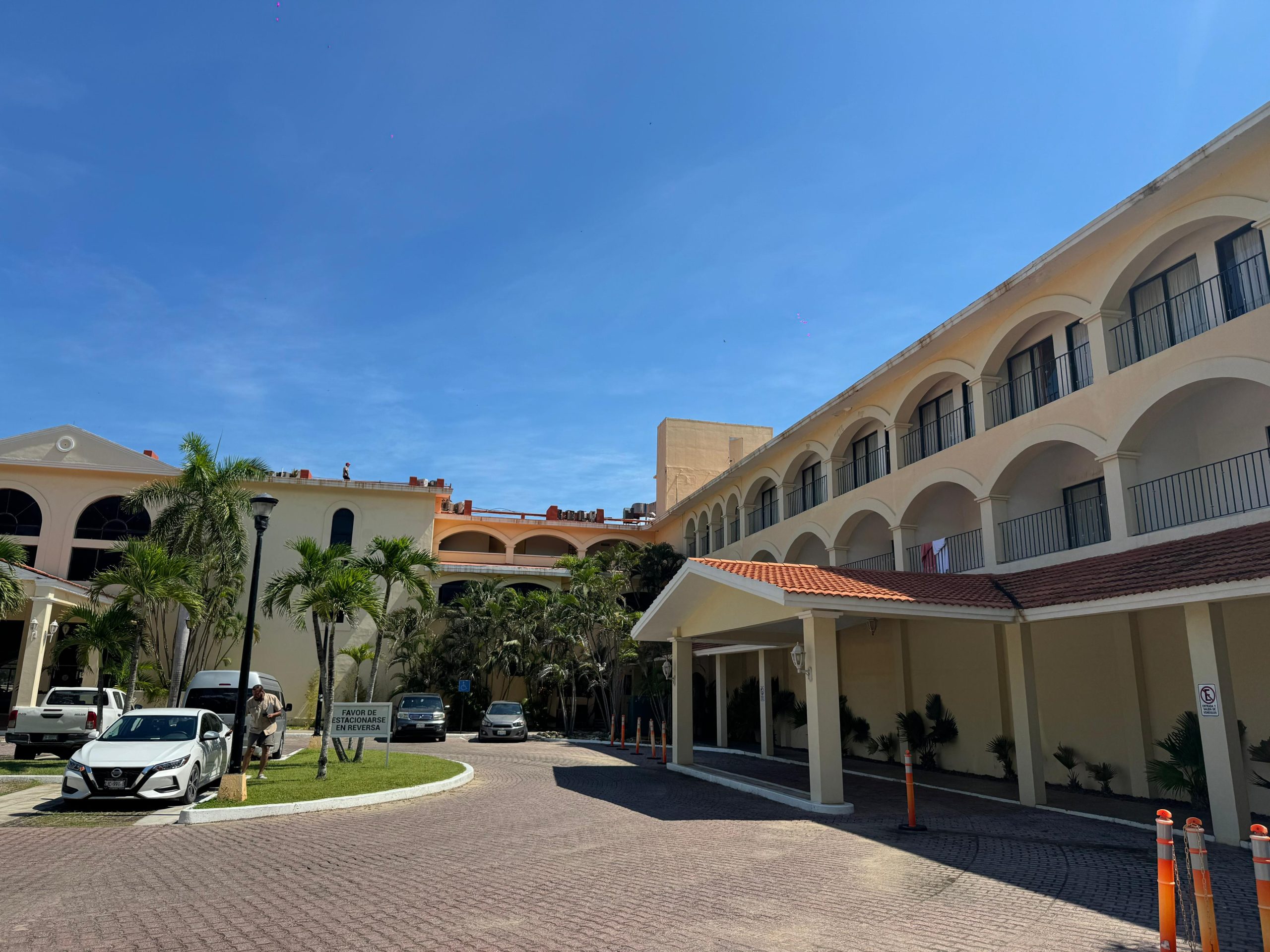 3 HOTELEROS