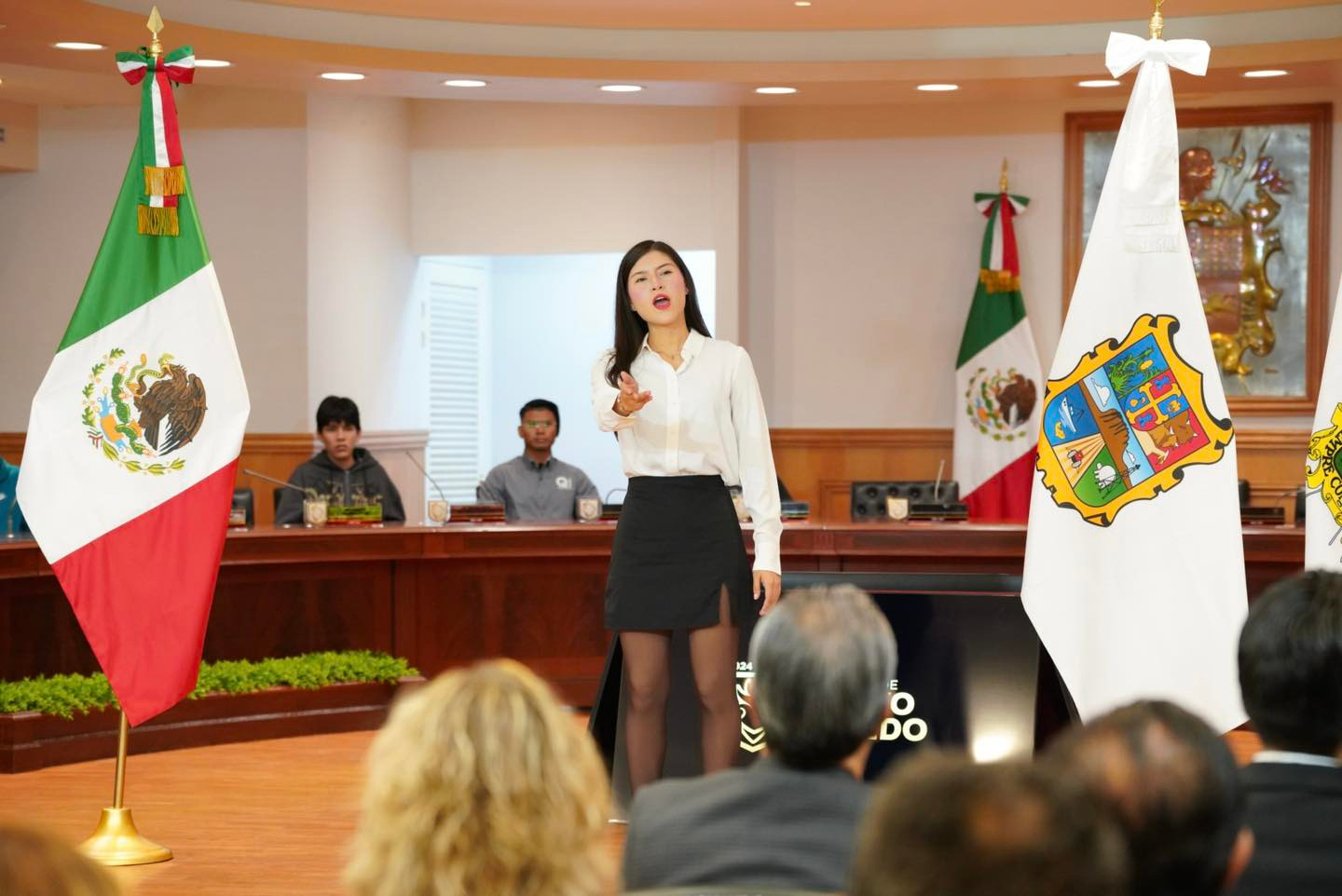 2 LA VOZ