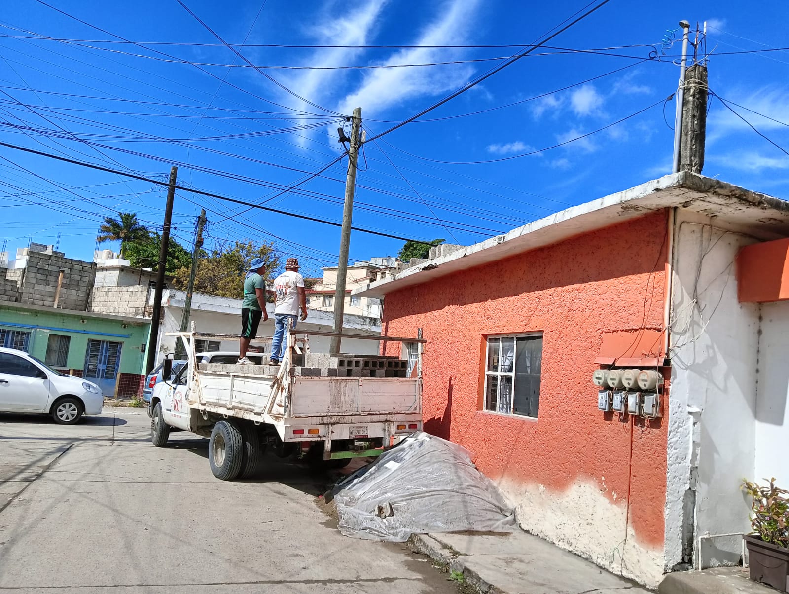 3 CONSTRUYEN