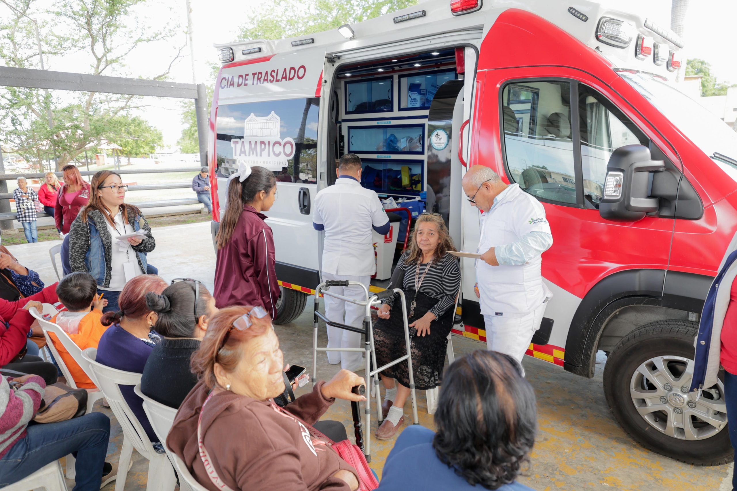 1 AMBULANCIA