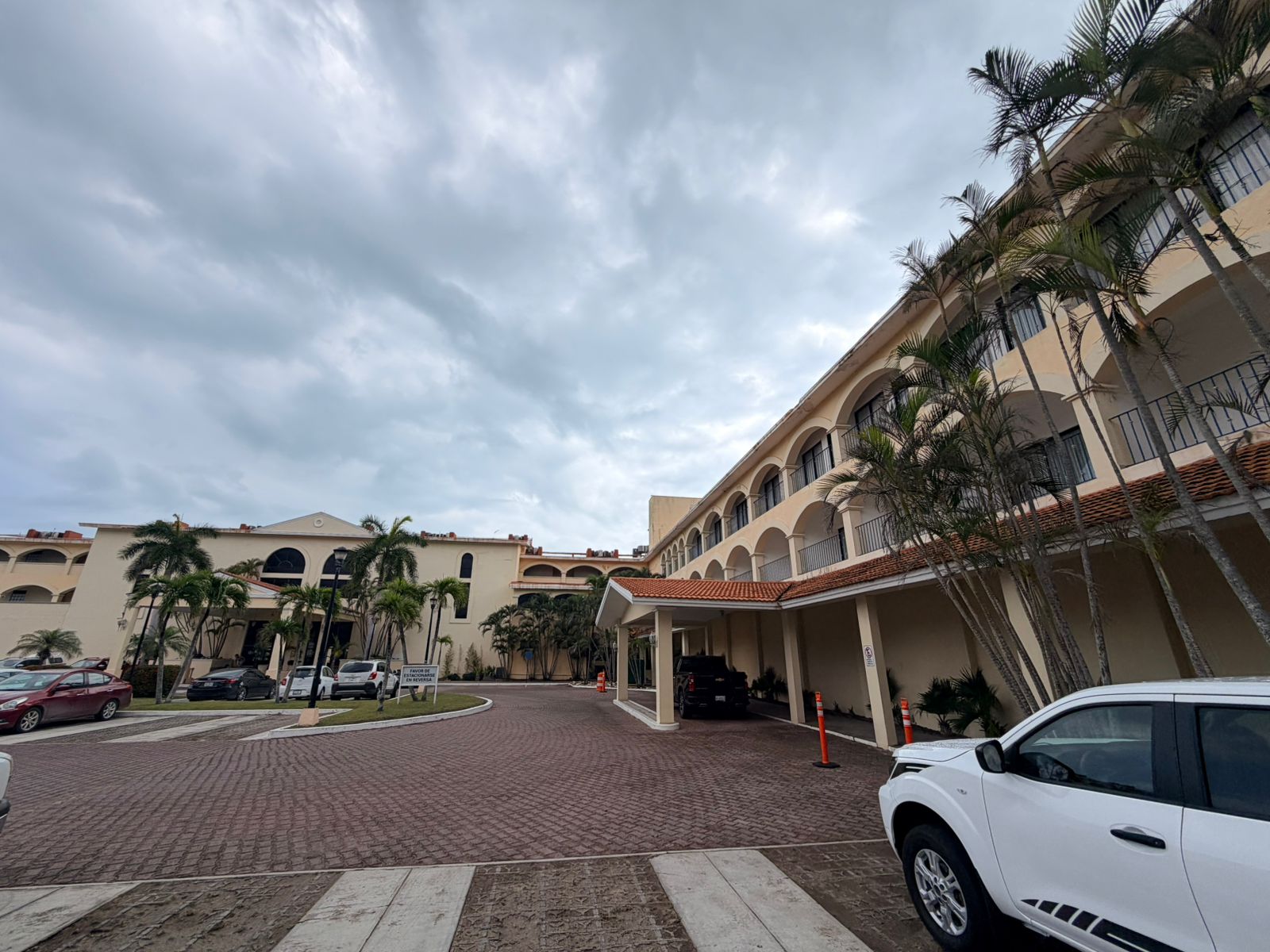 2 HOTELEROS