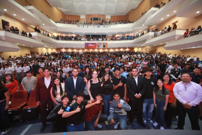 1 ESTUDIANTES FOTO DE PRINCIPAL